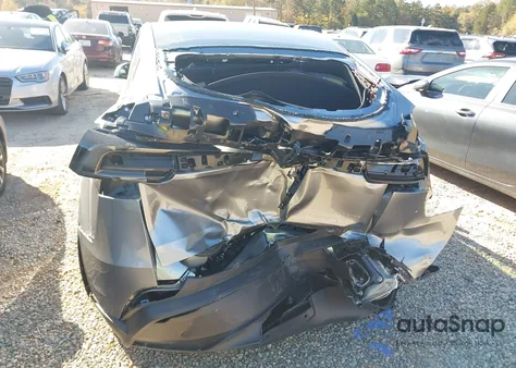 2026 Tesla Model Y Long Range Dual Motor All-Wheel Drive/Long Range Launch Series z USA, uszkodzony, nr VIN 7SAYGDEE6TA490718